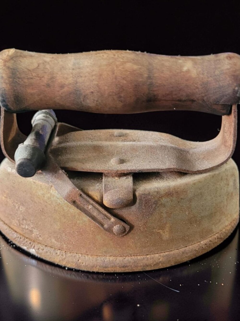 antique #5 sad iron by cole brooksdale iron co. pottstown pa. made of cast iron
